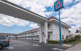 Motel 6 Norwalk